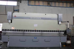Fre de premsa hidràulica de WC67K 300T6100